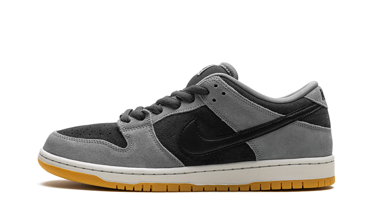 SB Dunk Low Dark Smoke Grey HF3063 001